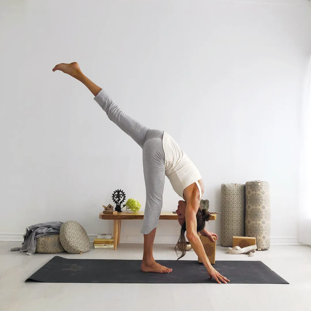THE ANAHATA YOGA TANK